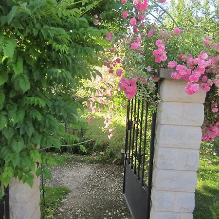 Holiday home Les Du Veau D'or
